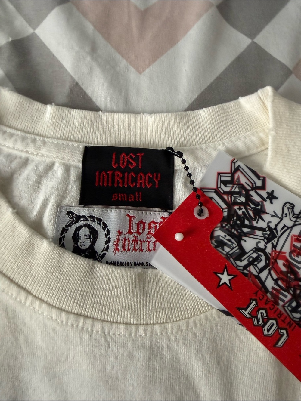 Lost Intricacy Men’s White Graphic T Shirt Size Small - Picture 3 of 5